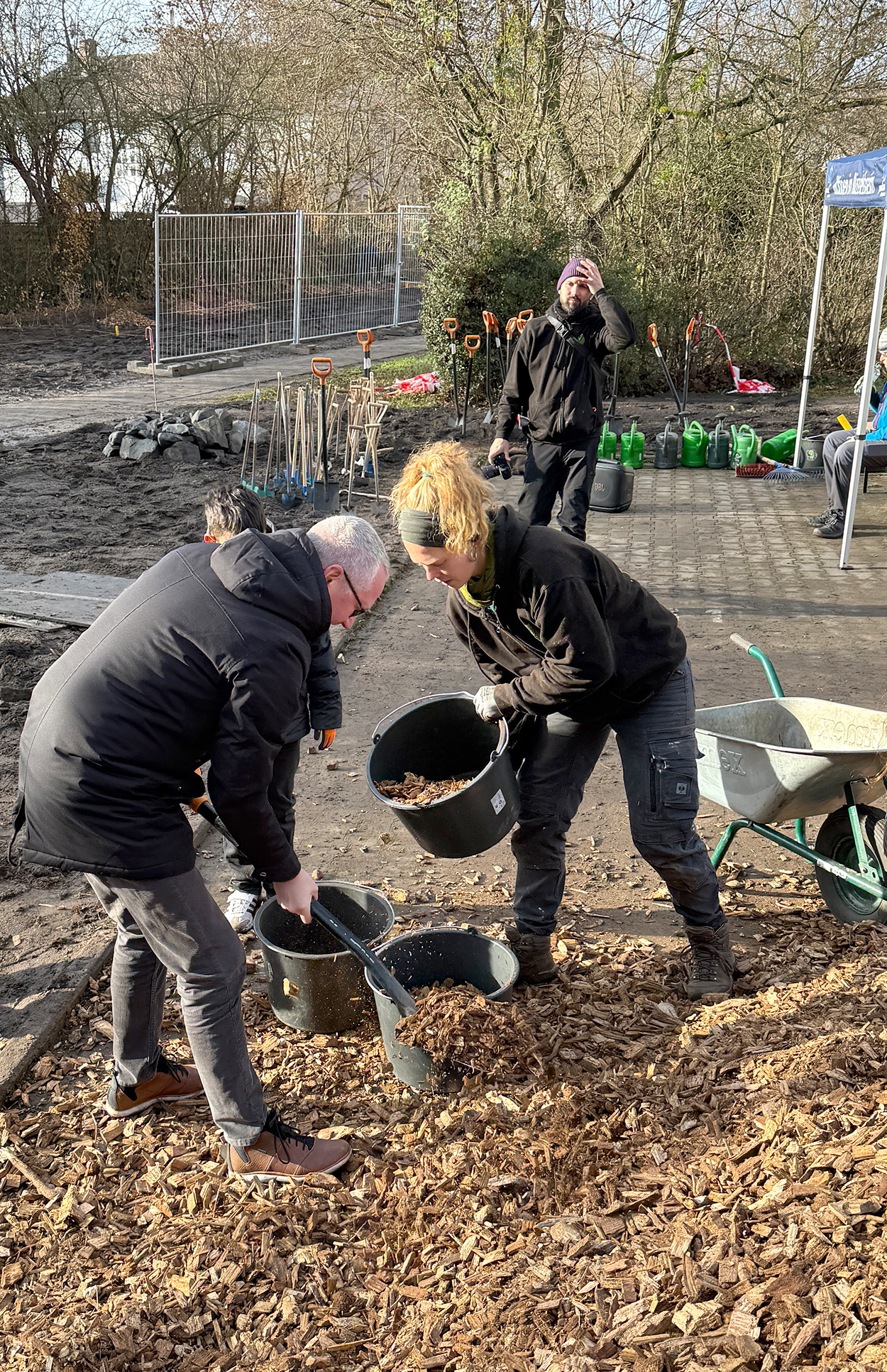 Geschäftsführer Torsten Regenstein packt mit an
