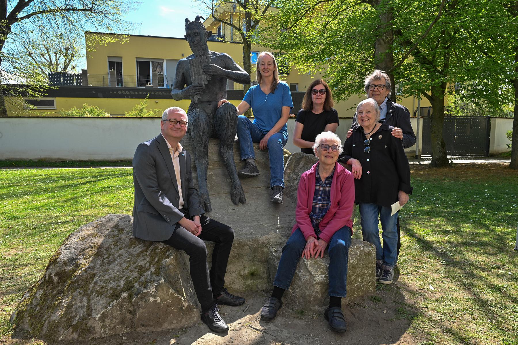 Jurymitglieder und die Künstlerin Birgit Feil