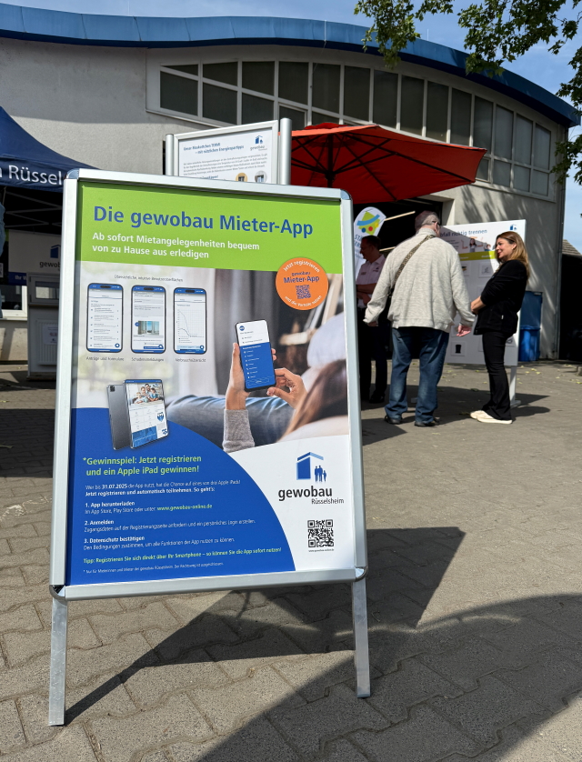gewobau Stand mit Infoplakat zur Mieter App