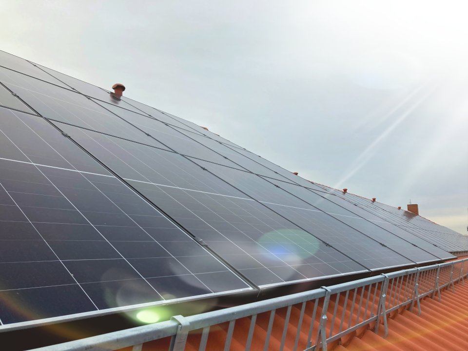 Detailansicht einer Photovoltaikanlage