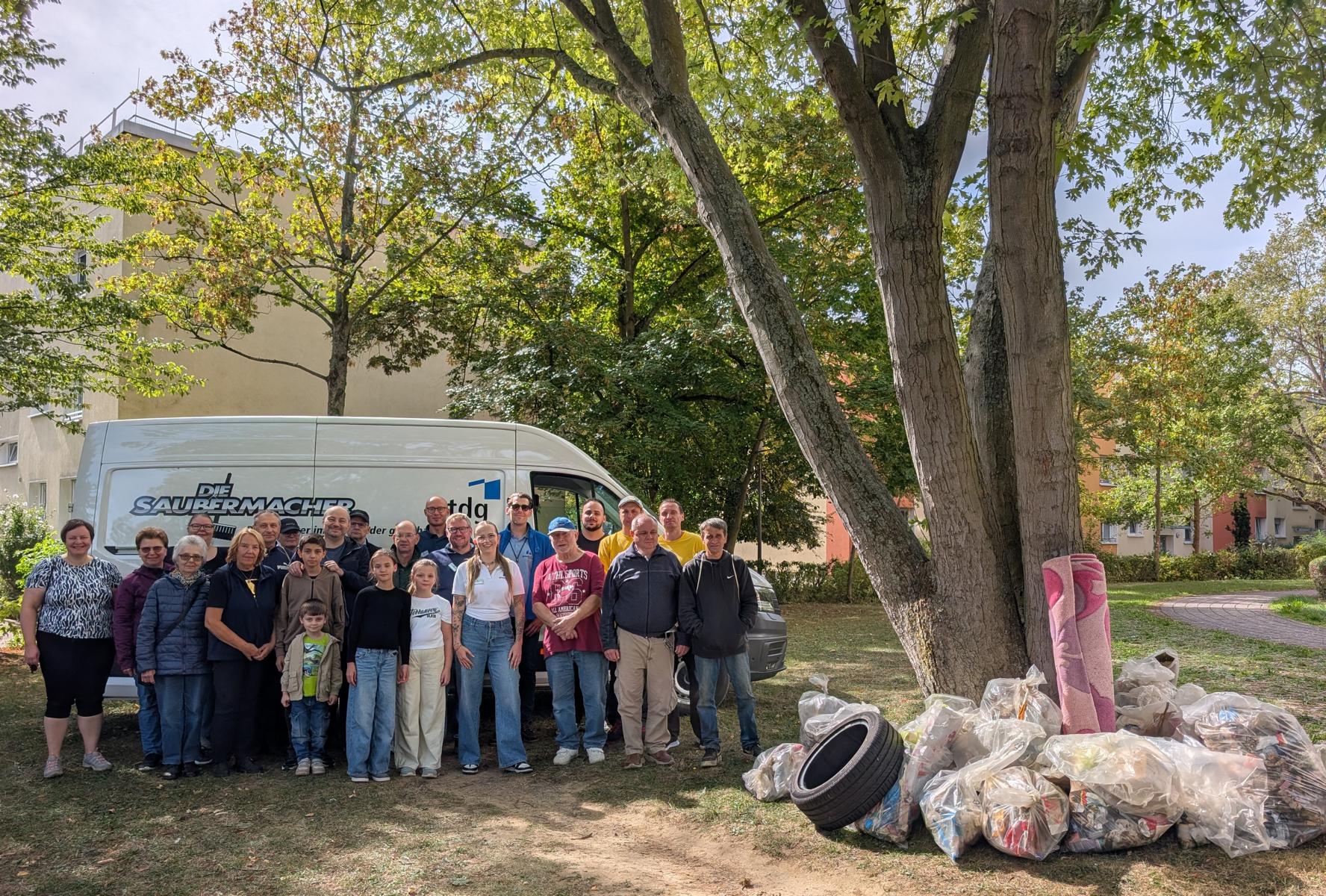 Gruppenbild der Müllsammelaktion