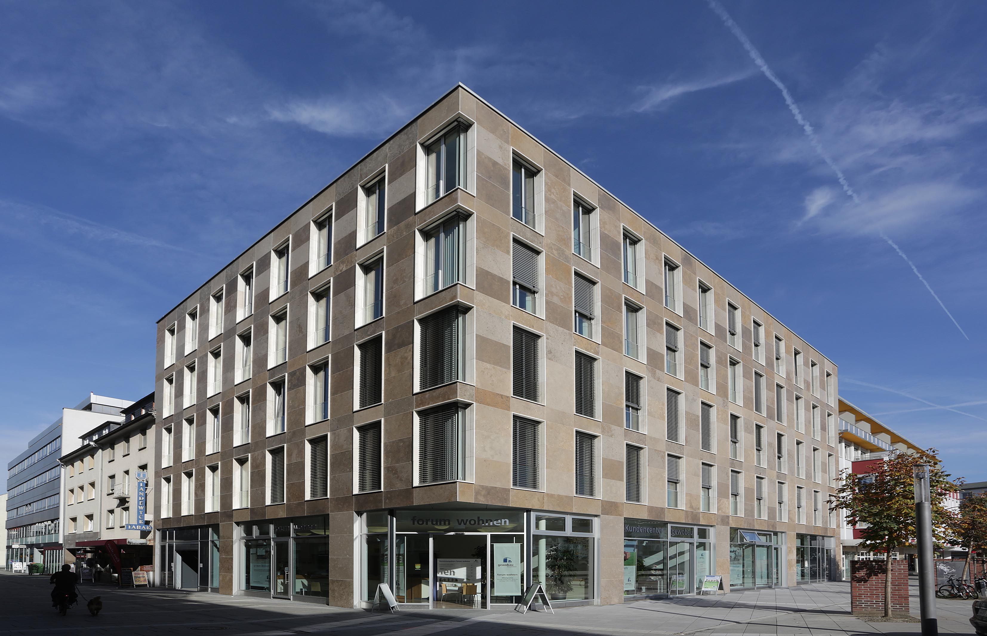 Bild der gewobau Geschäftsstelle in der Markstraße Ecke Bahnhofsplatz