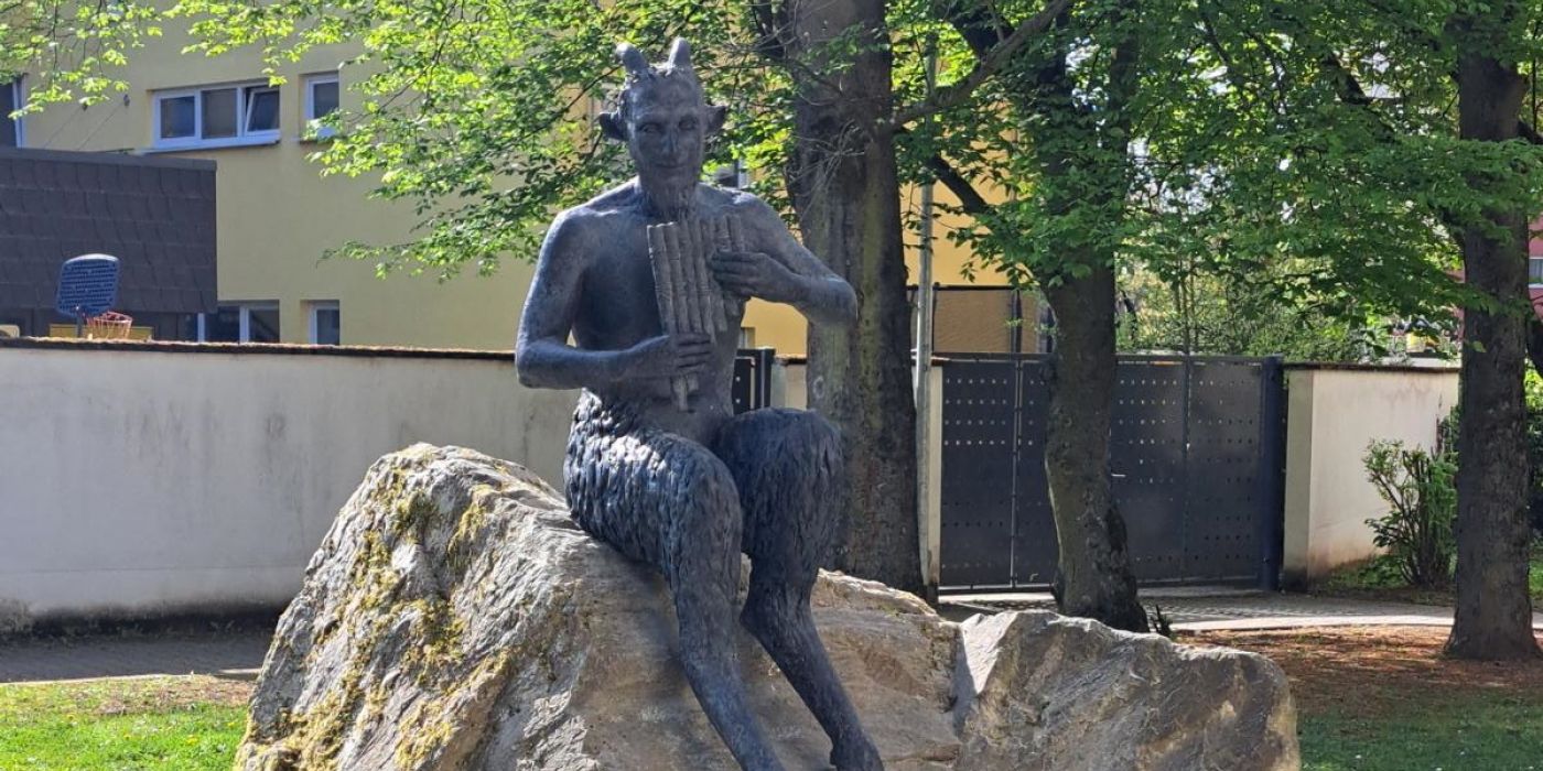 Das neue Kunstwerk im Malerviertel "Die Insel des Pan"