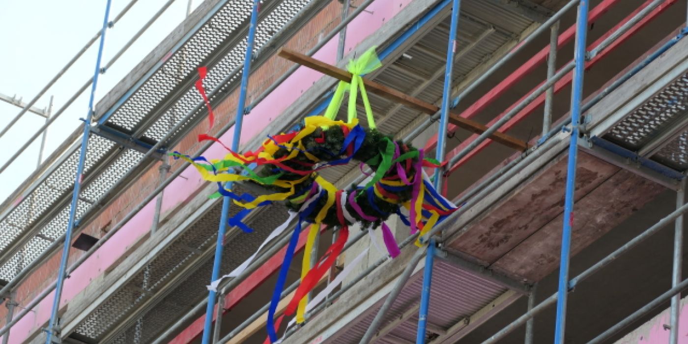 Richtfest mit Richtkranz in der Moritz-von-Schwind-Straße 27