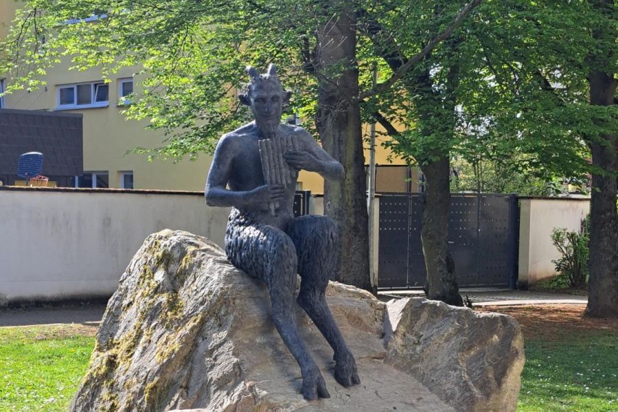 Das neue Kunstwerk im Malerviertel "Die Insel des Pan"