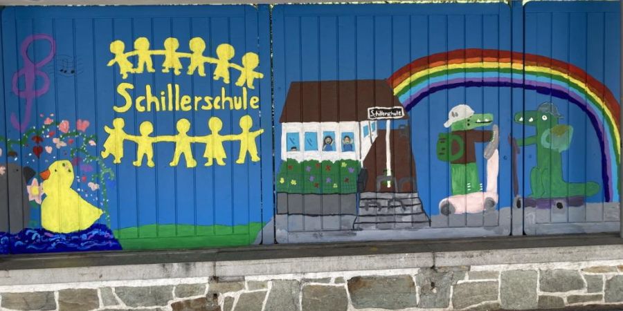 Buntes Kunstwerk für den Schulhof der Schillerschule