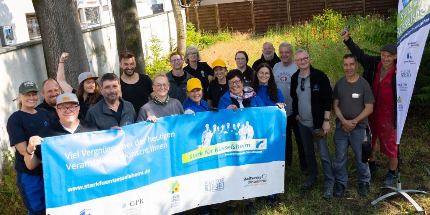 Mitarbeiter und Geschäftsführer der kommunalen Partner Stark für Rüsselsheim beim Social Day