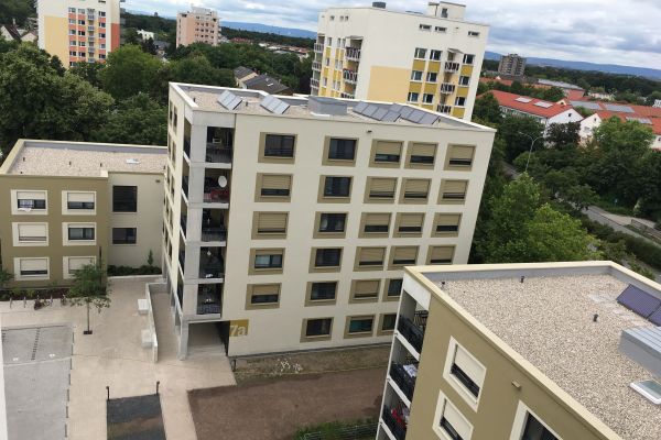 Bild zeigt die öffentlich geförderten Wohngebäude Brandenburger Straße 7