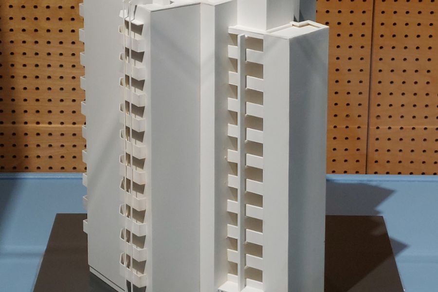 Modell des ersten Hochhauses in Rüsselsheim in der Bonner Straße 64