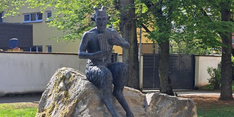 Das neue Kunstwerk im Malerviertel "Die Insel des Pan"