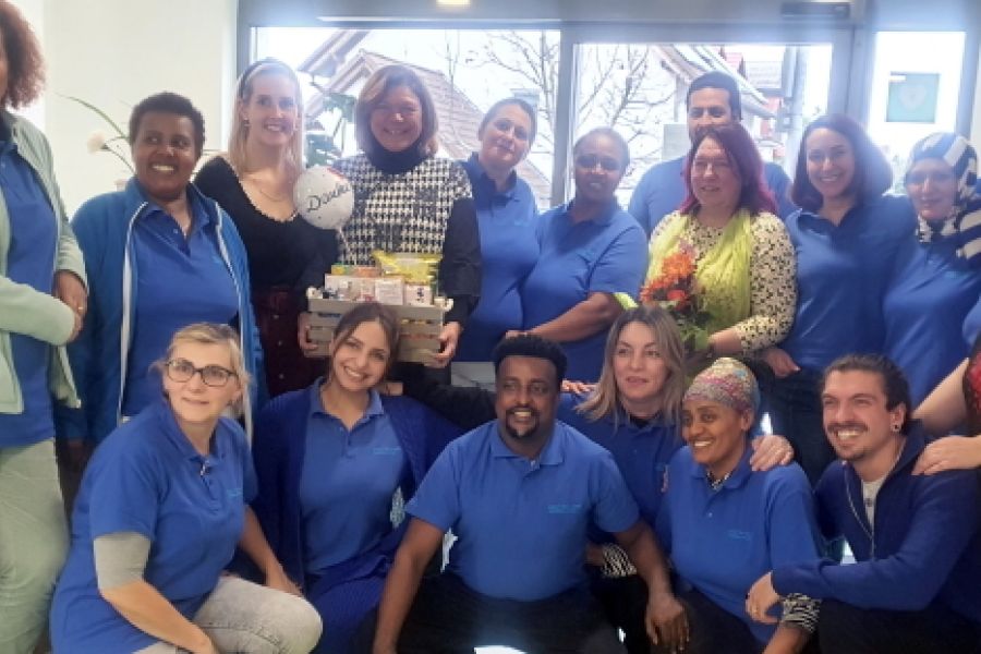 Gruppenbild bei der Jubiläumsfeier im WohnparkPlus in Bauschheim